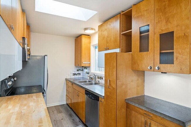 Building Photo - 8715 N Washburne Ave