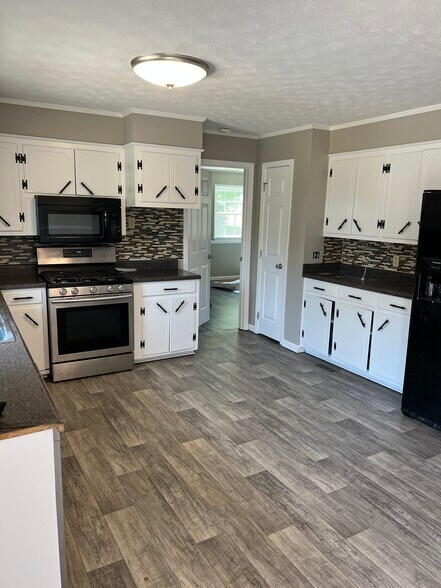 Building Photo - 864 Ashwood Dr