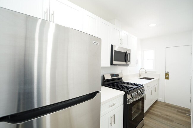 Building Photo - Dracaea Avenue