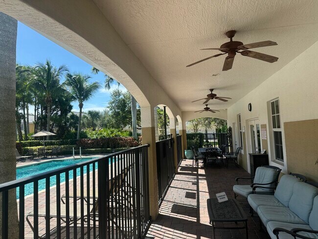 Building Photo - 3041 SE Lexington Lakes Dr