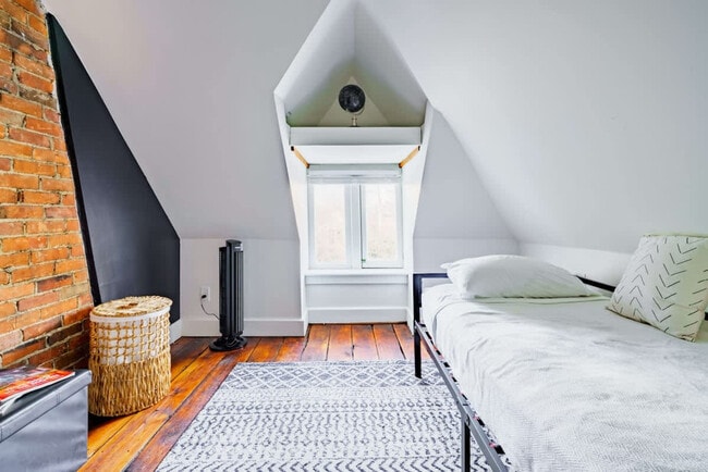 Building Photo - 254 W Poplar Ave