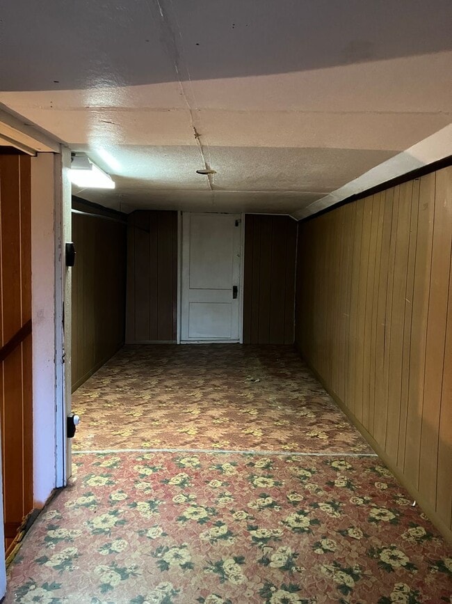 Building Photo - 1408 W College St