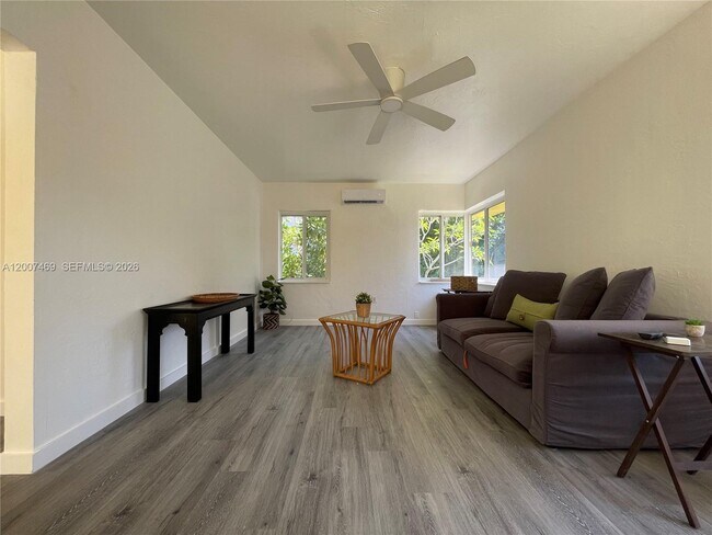 Building Photo - 401 NE 14th Ave