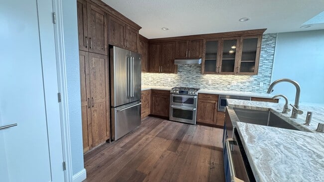 Building Photo - Upgraded 2 bedroom with bonus room