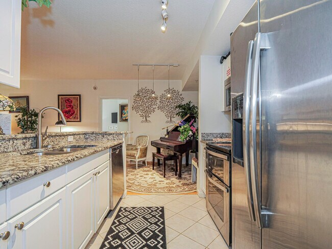 Building Photo - 5095 Fairways Cir
