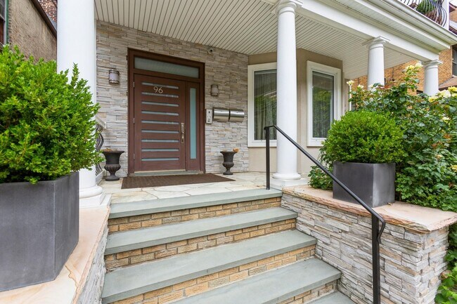 Building Photo - 96 Columbia Terrace