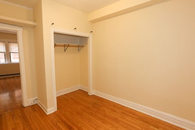 Building Photo - 632 W Aldine Ave