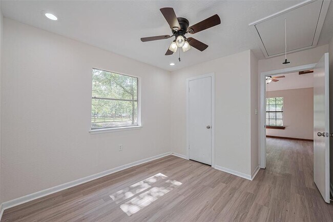 Building Photo - 5323 Forest Dr