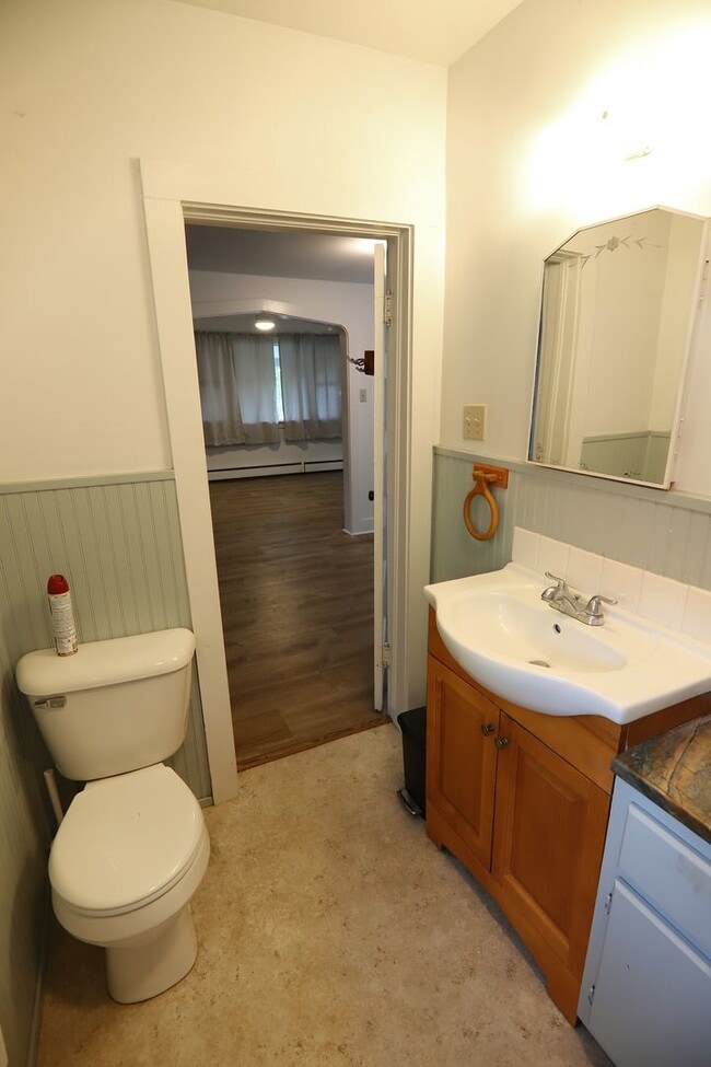 Building Photo - 1 bed 1 bath home along the river