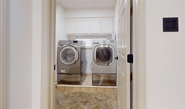 Building Photo - 22010 Rockchester Dr