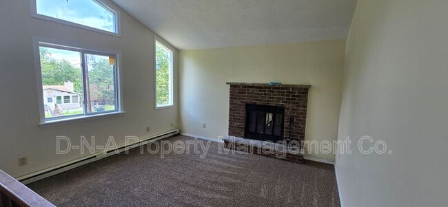 Building Photo - 9455 Juniper Dr