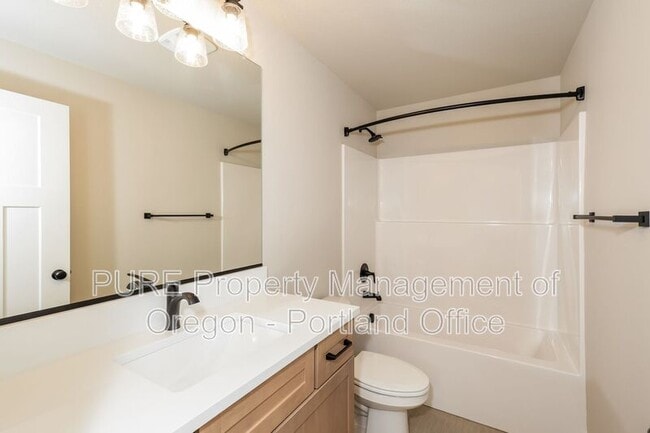 Building Photo - 2659 NE Justus Ave