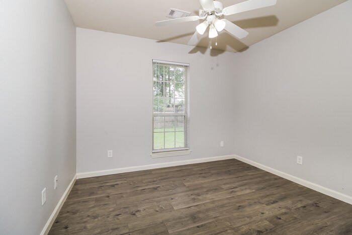 Building Photo - 362 Meadow Creek Dr