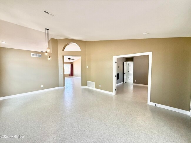 Building Photo - 2218 E Desert Trumpet Rd