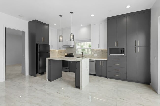 Building Photo - 3511 Pear Ct