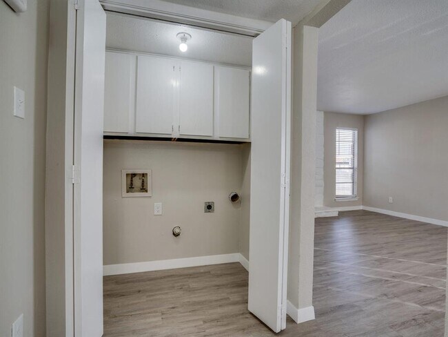 Building Photo - 10650 Steppington Dr
