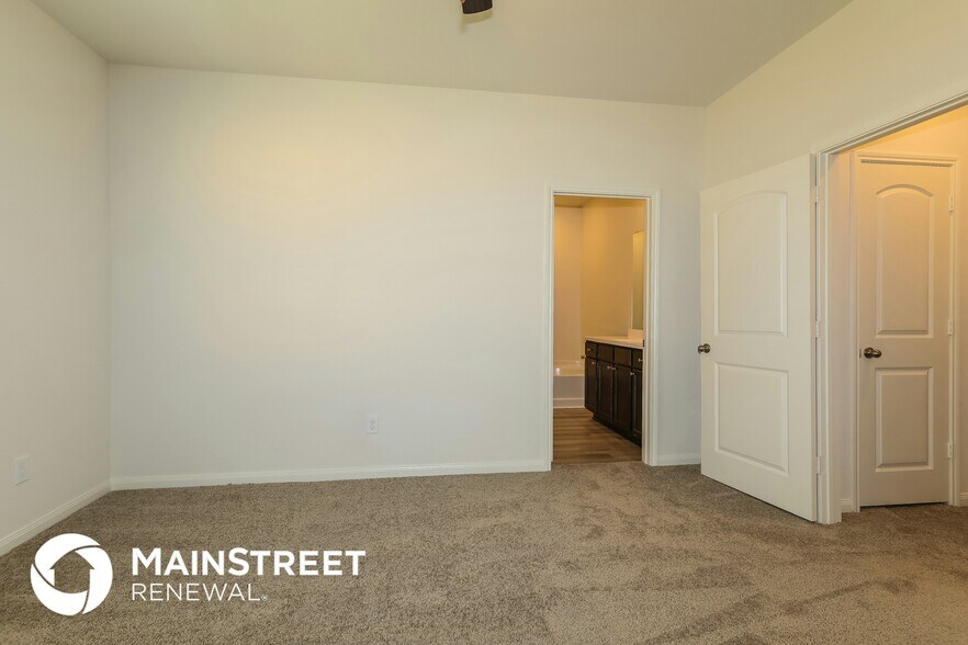 Building Photo - 26865 Steinbeck Dr