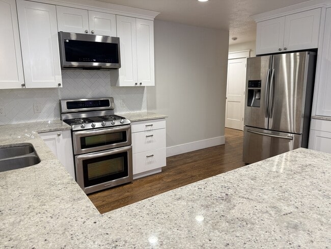 Building Photo - 1729 Colchester Ct