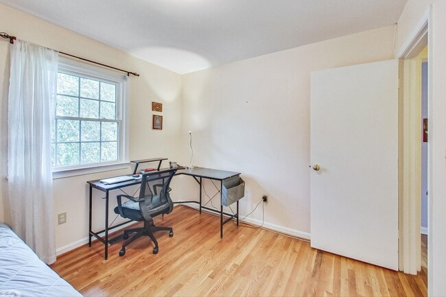 Building Photo - Nice SF 4bed+ 3 bath / close to Metro