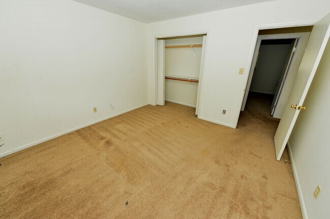 Building Photo - Community Lake-Dock and Private Beach