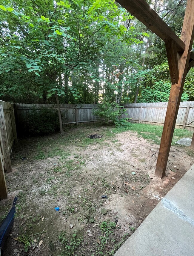 View of fully-fenced backyard - 440 Williamsburg Way