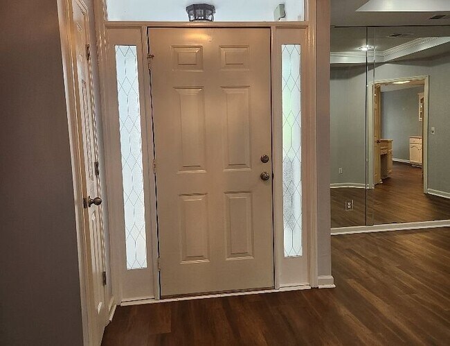 Building Photo - 214 Lees Cove