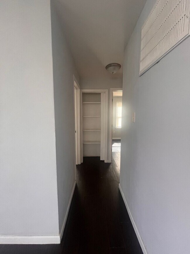 Building Photo - Clean Updates Meet Classic Built-In Charm