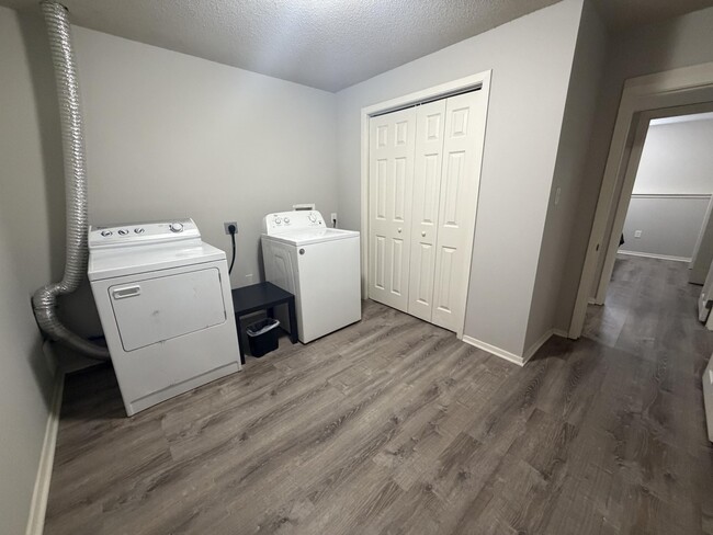 Building Photo - 202 Wheaton Ct