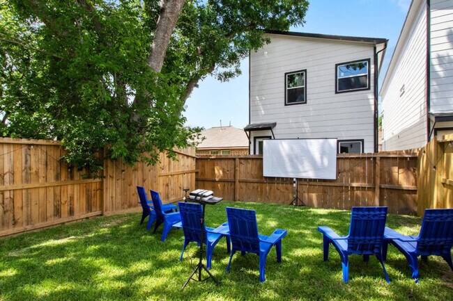 Building Photo - 4117 Shelby Cir