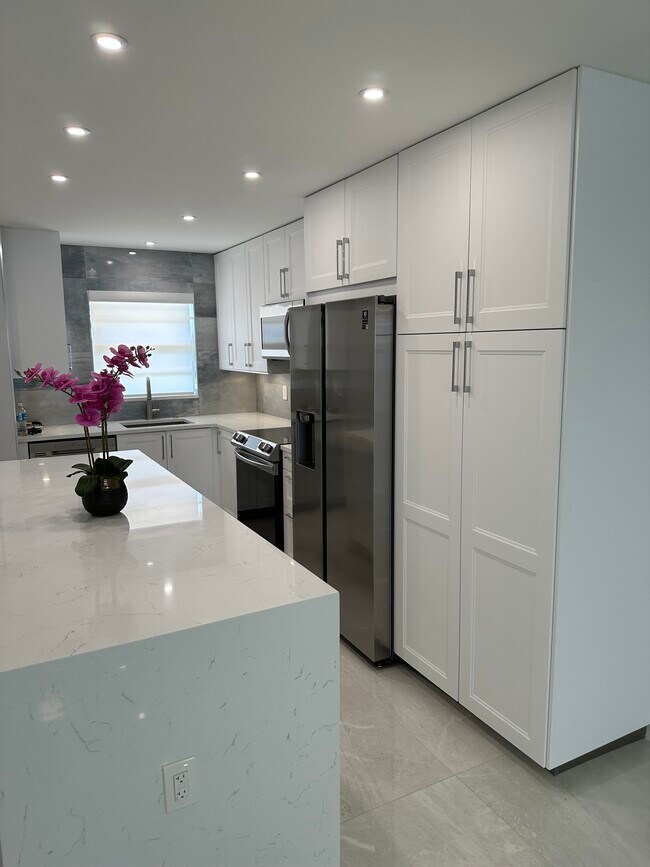 Building Photo - 308 Golfview Rd