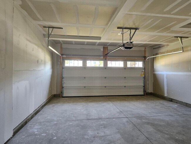 Building Photo - 8604 Apricot Wy