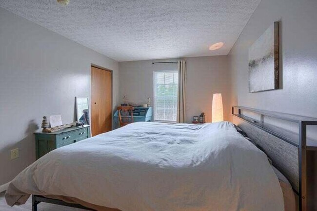 Building Photo - 5484 Cedar Springs