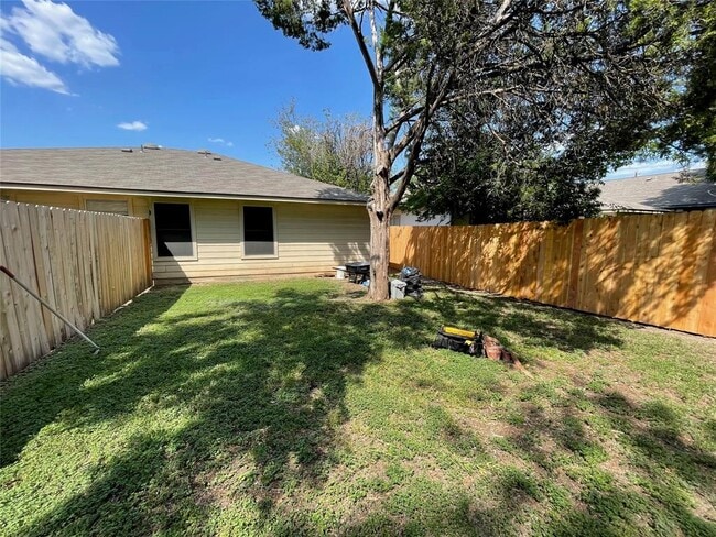 Building Photo - 1239 Armadillo Rd