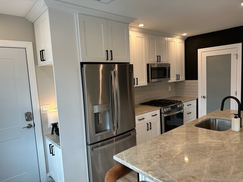 Building Photo - 15 Morton Ave