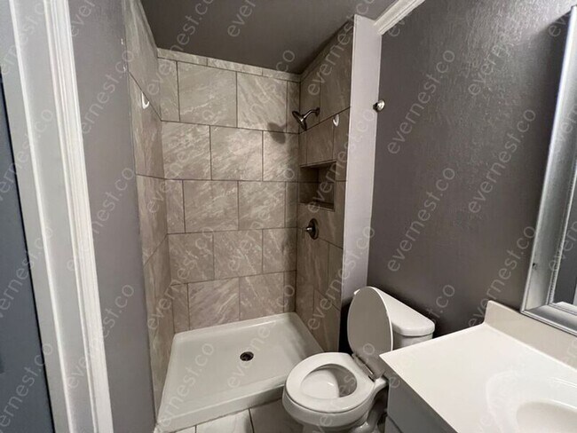 Building Photo - 2 Woodcliff Cir