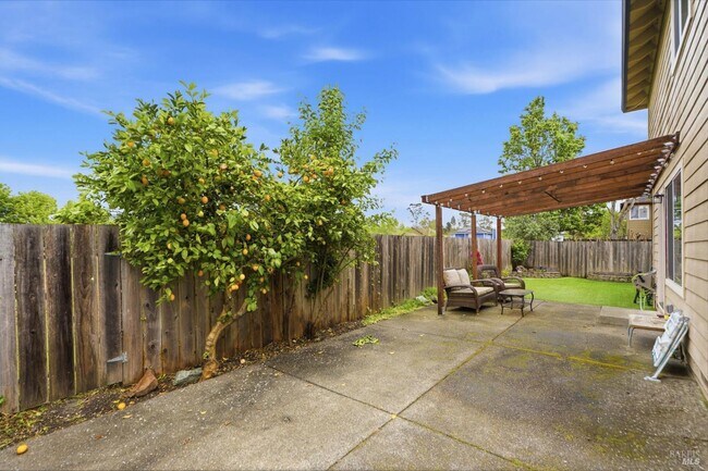 Building Photo - 1731 Walnut Creek Dr