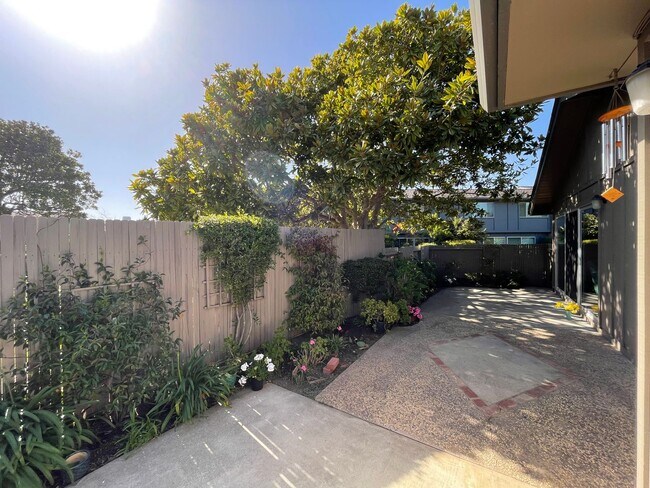 Building Photo - Rio Del Mar Condo - 2bed/2bath + den