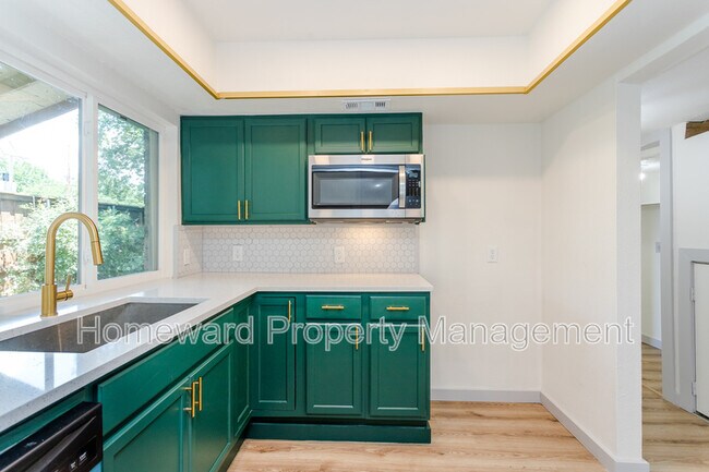 Building Photo - 2026 Via Ballena