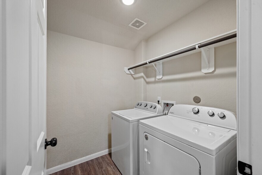 Building Photo - 16649 E Forrestal