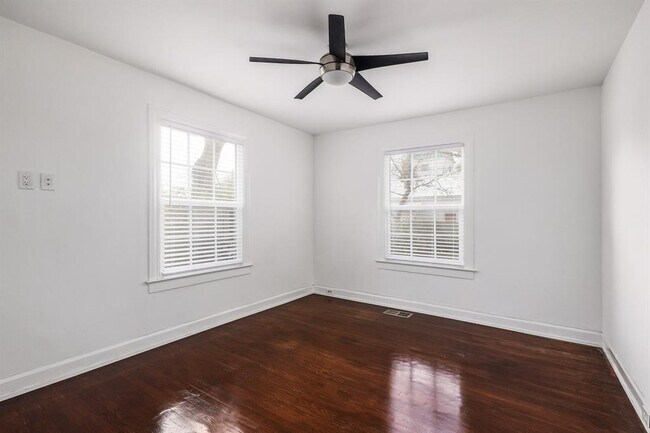 Building Photo - 804 W 31st St