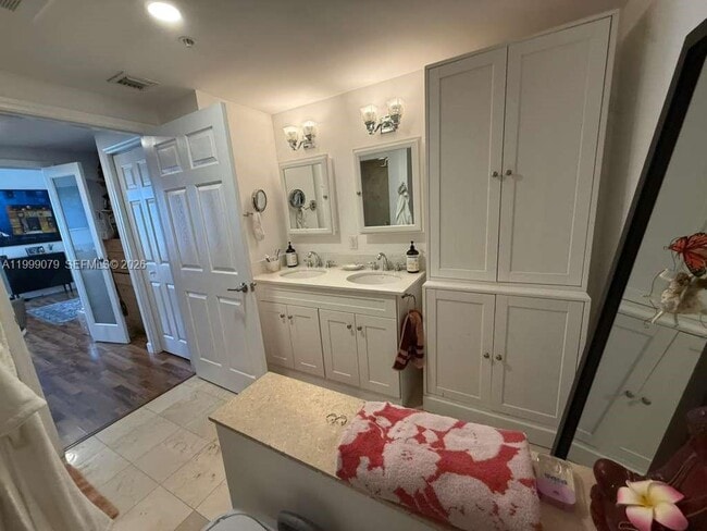 Building Photo - 711 Biltmore Way