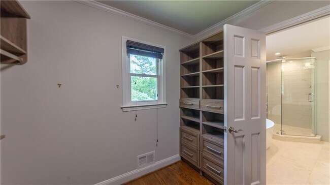 Building Photo - 3935 Briaridge Cir