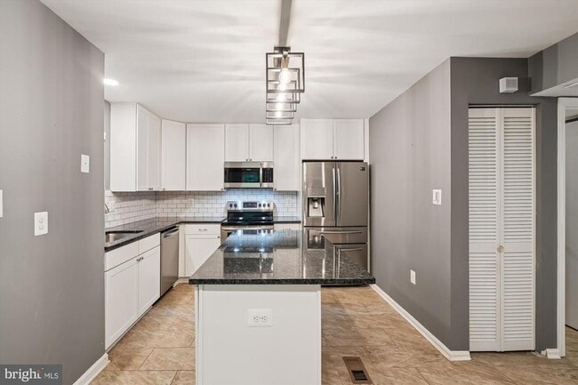 Building Photo - 15317 Inlet Pl