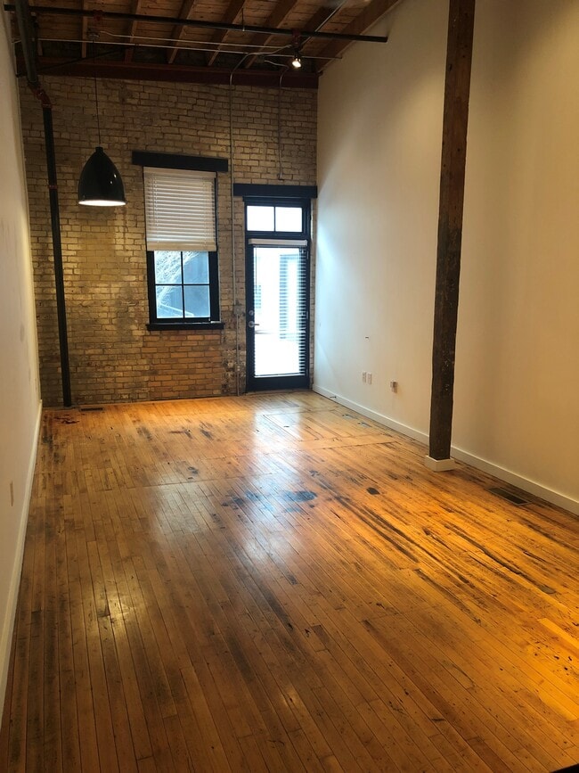 Primary Photo - 346 Pierpont Ave