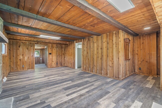 Building Photo - 5700 Ridgefield Rd