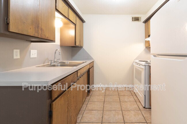 Building Photo - 518 N Ponca Ave