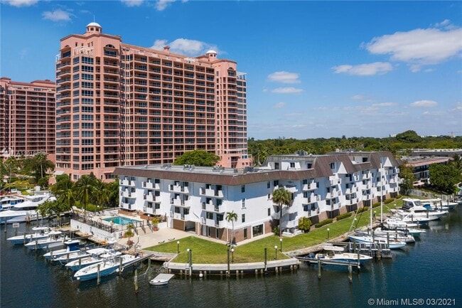 Building Photo - 6901 Edgewater Dr