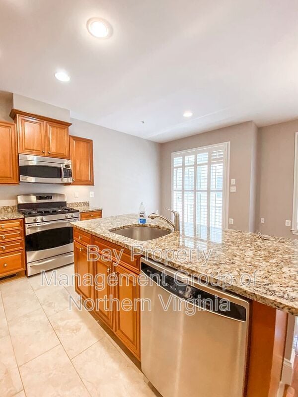 Building Photo - 4336 N Henderson Rd