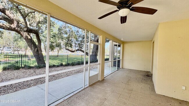 Building Photo - 115 Riverview Bend S