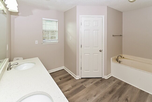 Building Photo - 5870 Tommy Joe Dr